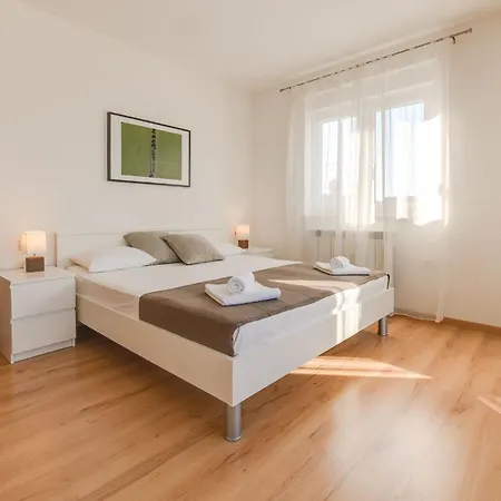 Cera Fuer 8 Personen In Holiday home