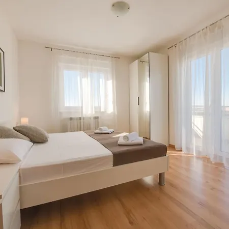 Holiday home Cera Fuer 8 Personen In