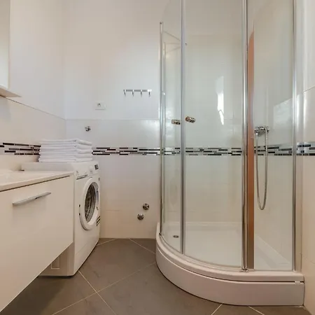 Holiday home Cera Fuer 8 Personen In Pula