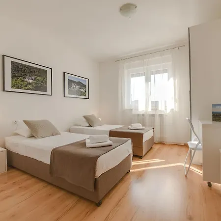 Cera Fuer 8 Personen In Holiday home
